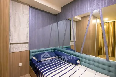 Modern bedroom with stylish blue accents and mirrored wall design