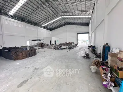 Spacious industrial warehouse with high ceilings and ample storage space