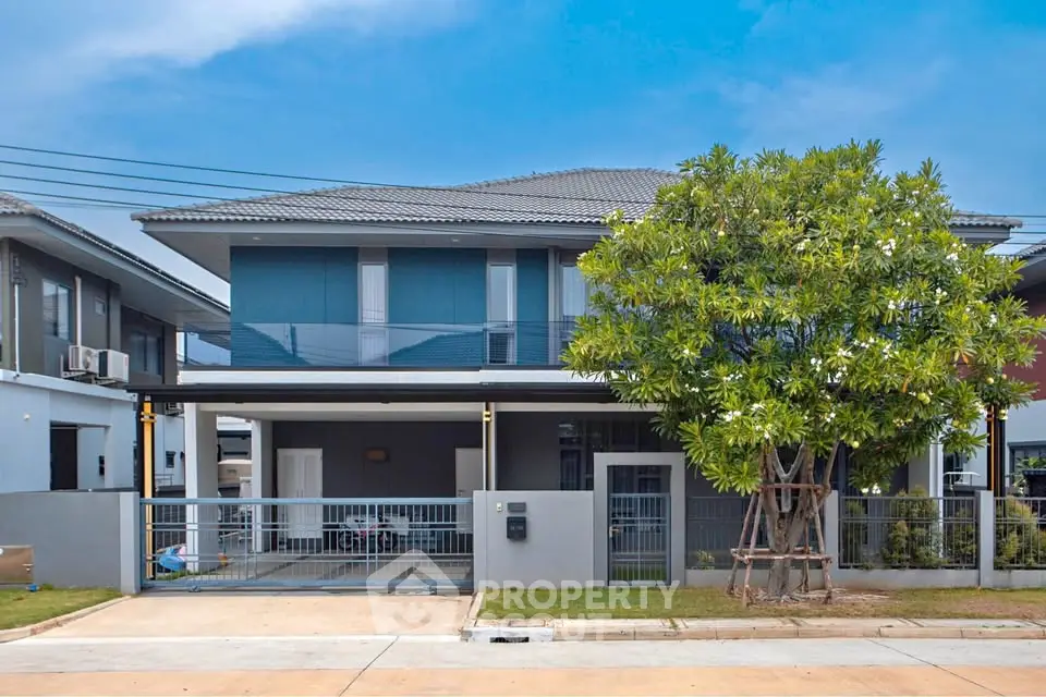 Modern two-story house with a spacious driveway and lush greenery, perfect for family living.