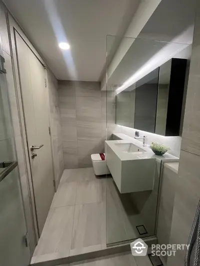 Modern bathroom with sleek design and elegant fixtures