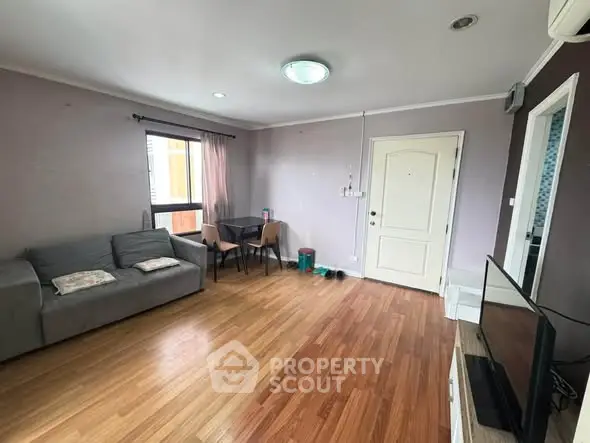 Spacious living room with modern decor and wooden flooring, perfect for relaxation and entertainment.