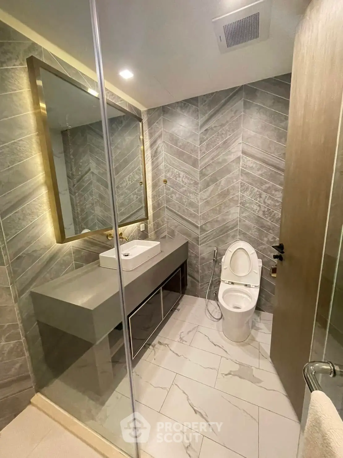 Modern bathroom with sleek design and elegant fixtures
