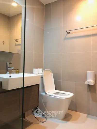 Modern bathroom with sleek design and elegant fixtures in a contemporary home.