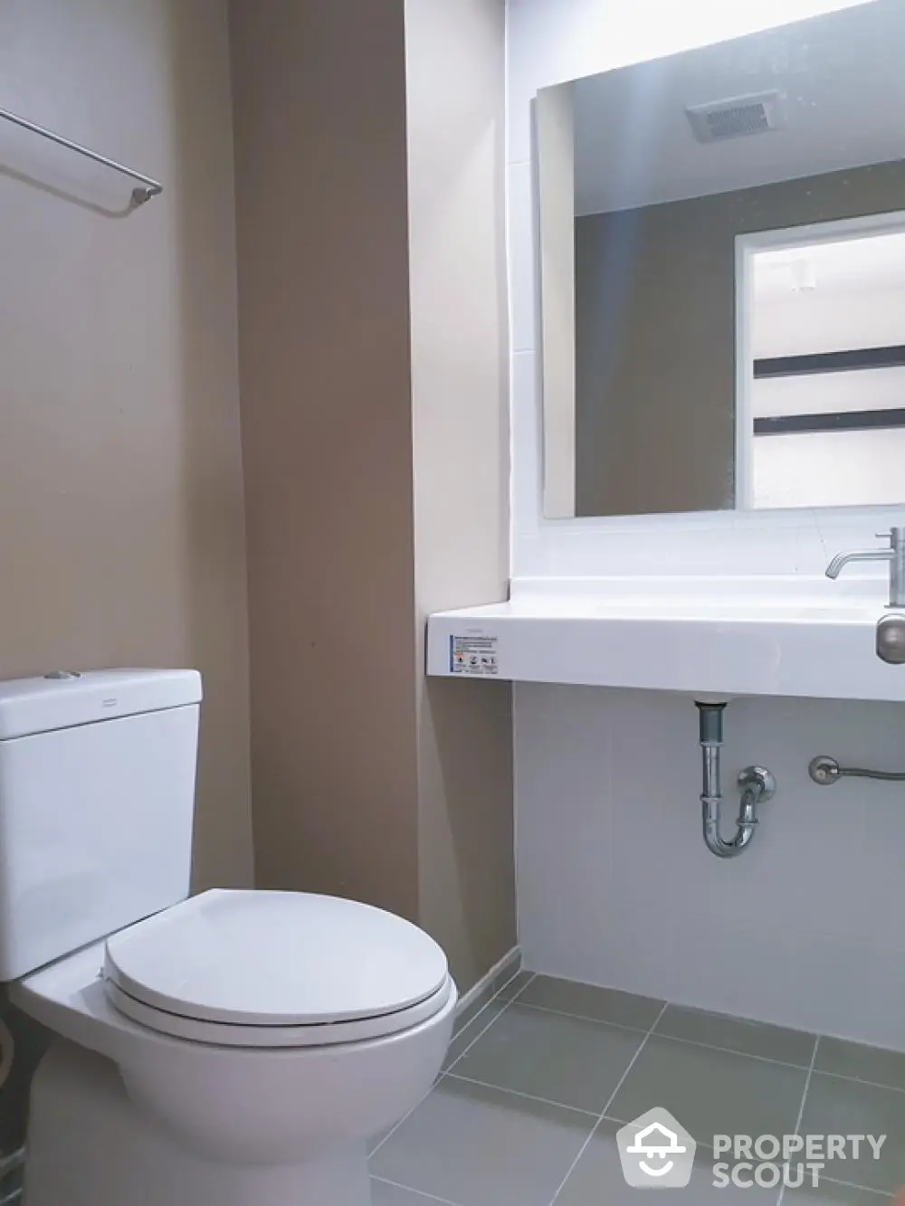 Modern bathroom with sleek design and neutral tones