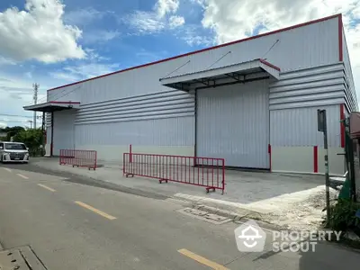 Spacious industrial warehouse with modern exterior design and ample loading area.