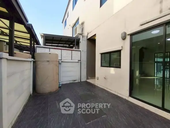 Spacious outdoor area with modern design and large windows, perfect for relaxation and entertainment.