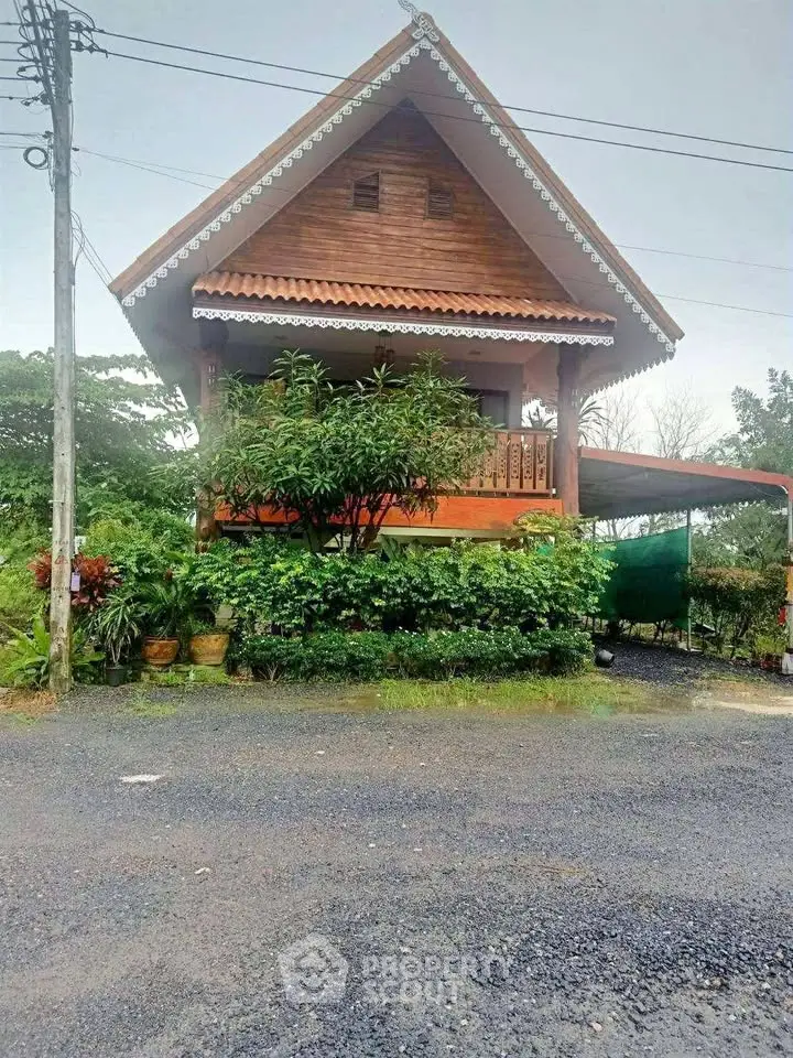 Charming traditional wooden house with lush garden and spacious balcony