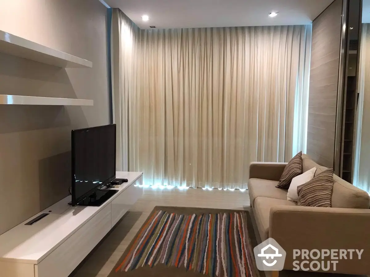 Fully Furnished 1 Bedroom Condo at The Room Sukhumvit 21-1