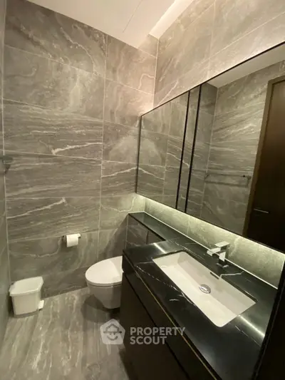 Modern bathroom with sleek design and elegant fixtures