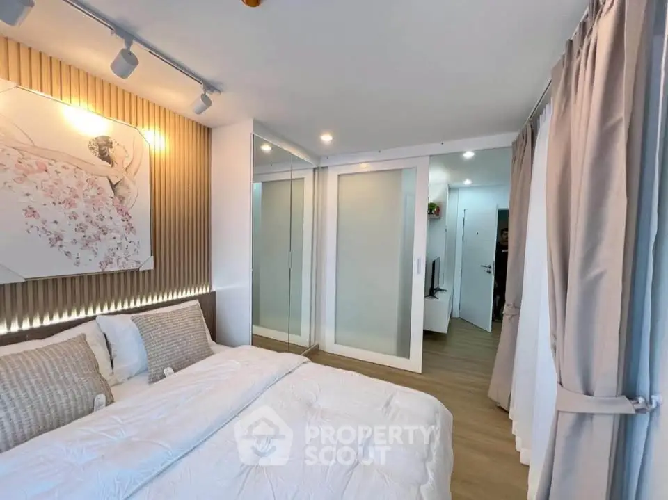 Modern bedroom with stylish decor and mirrored closet doors