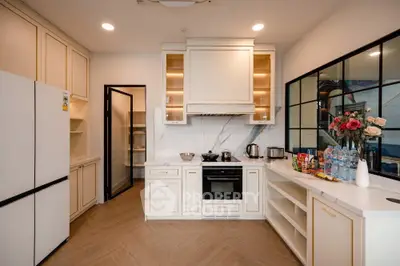 Luxurious modern kitchen with elegant cabinetry and built-in appliances, perfect for culinary enthusiasts.