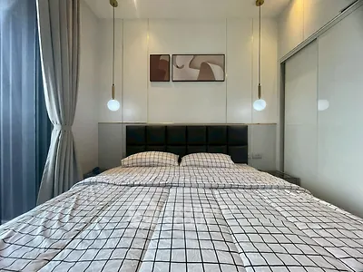 Modern bedroom with stylish decor and large bed in a contemporary apartment.