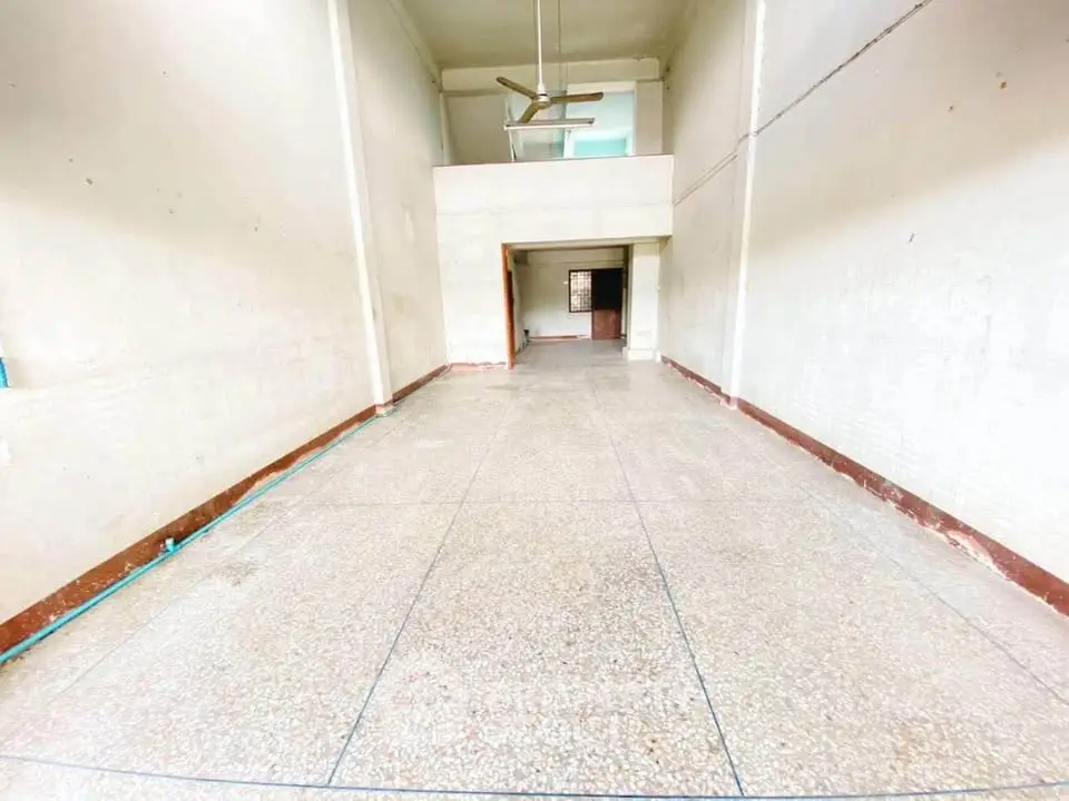 Spacious open-plan interior with high ceilings and natural light, ideal for customization.