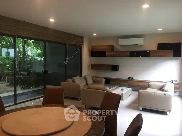 image_rental-5272386