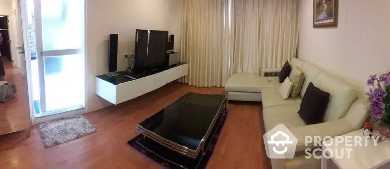 Fully Furnished 2 Bedrooms Condo at Lumpini Ville Ramkhamhaeng 44 Livingroom