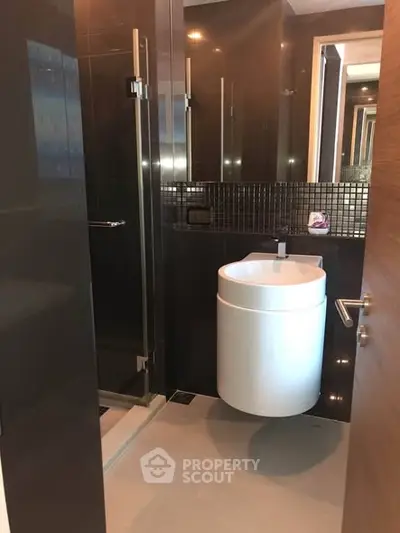 Modern bathroom with sleek design and elegant fixtures