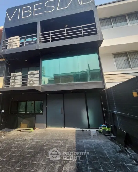 image_rental-31739758