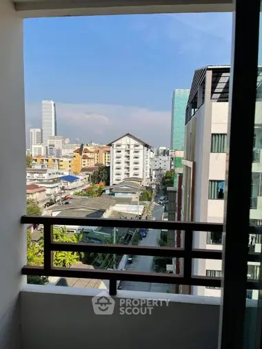 Fully Furnished 1 Bedroom Condo at Kes Ratchada-6
