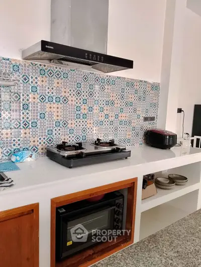 Modern kitchen with stylish backsplash and built-in appliances