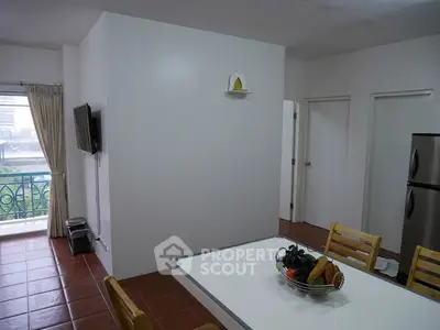 Fully Furnished 2 Bedrooms Condo Livingroom