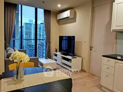 Modern living room with city view, featuring stylish furniture and air conditioning.