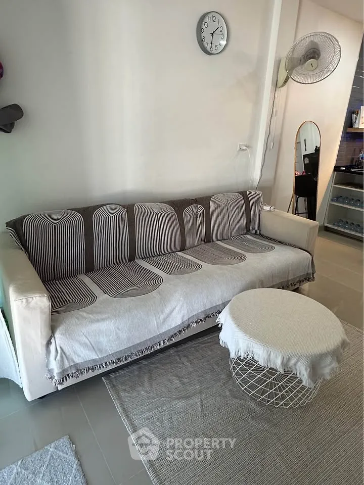 Cozy living room with stylish sofa and modern decor, perfect for relaxation and entertaining.