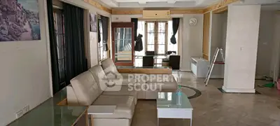 Spacious living room with modern furniture and natural light, ideal for family gatherings.