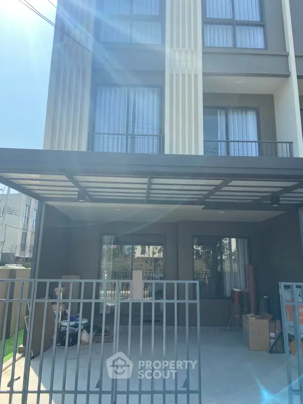 image_rental-15199812