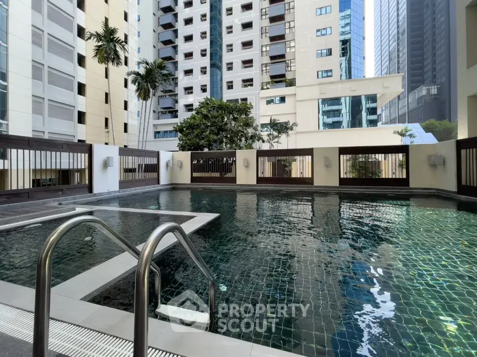 Luxurious urban swimming pool with modern architecture and cityscape views, perfect for relaxation and leisure.