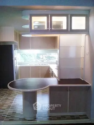 Fully Furnished 2 Bedrooms Apartment at Undefined-2