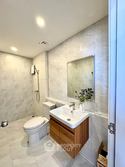Modern bathroom with sleek fixtures and elegant tile design