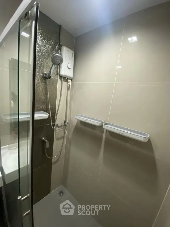 Modern bathroom with sleek shower design and neutral tiles
