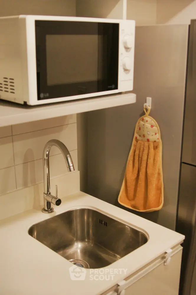  1 Bedroom Condo at Ideo Mobi Sukhumvit-1