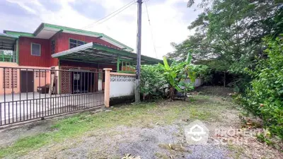 Charming rustic house with spacious garden and gated entrance, ideal for family living in a serene neighborhood.