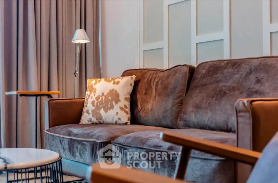 Stylish living room with plush sofa and modern decor, perfect for relaxation and entertaining.
