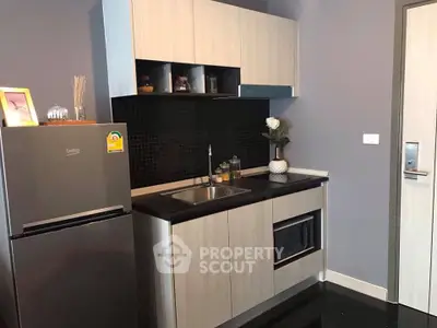 Fully Furnished 1 Bedroom Condo at Estabe Phahonyothin 18-2
