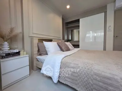 Cozy and elegant bedroom with modern decor and soft lighting, perfect for relaxation.