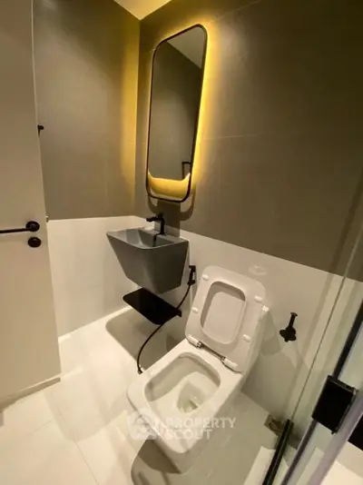 Modern bathroom with sleek fixtures and ambient lighting