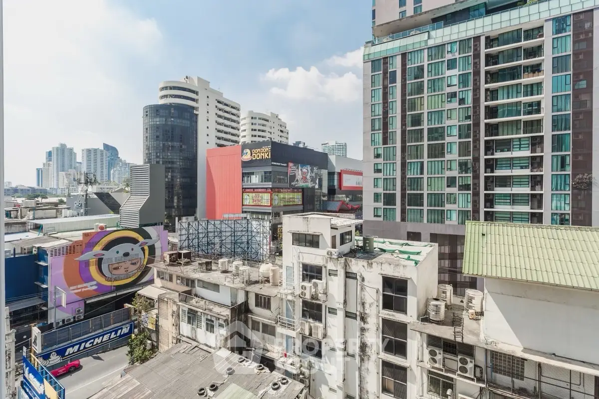 Stunning urban view of modern high-rise buildings in a bustling cityscape, perfect for city living enthusiasts.