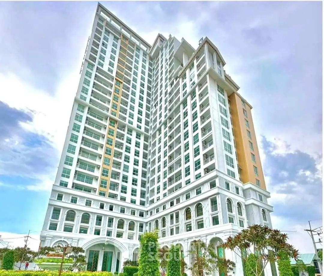 Stunning high-rise building with modern architecture and lush landscaping.