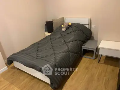 Cozy bedroom with single bed and modern decor, perfect for a minimalist lifestyle.