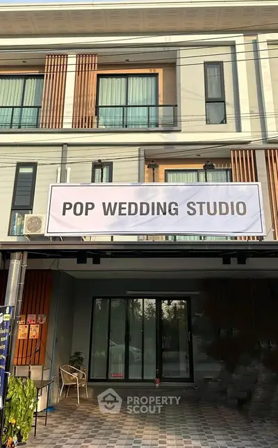 image_rental-27706775