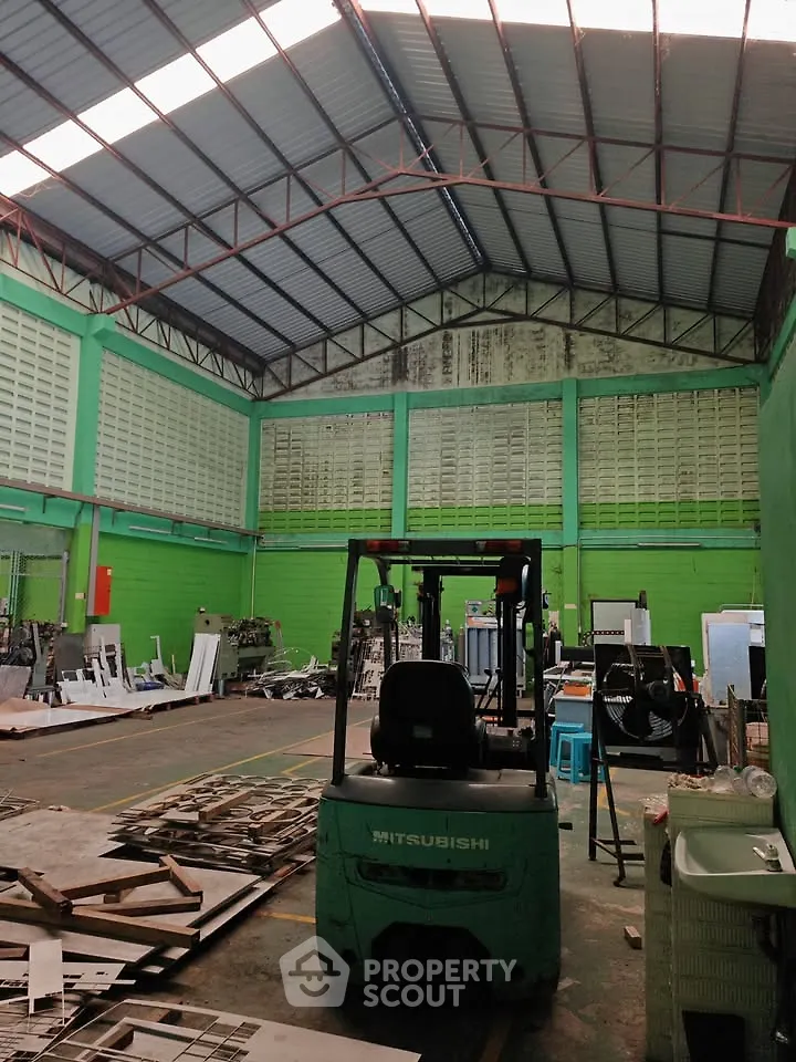 Spacious industrial warehouse with high ceilings and ample storage space.