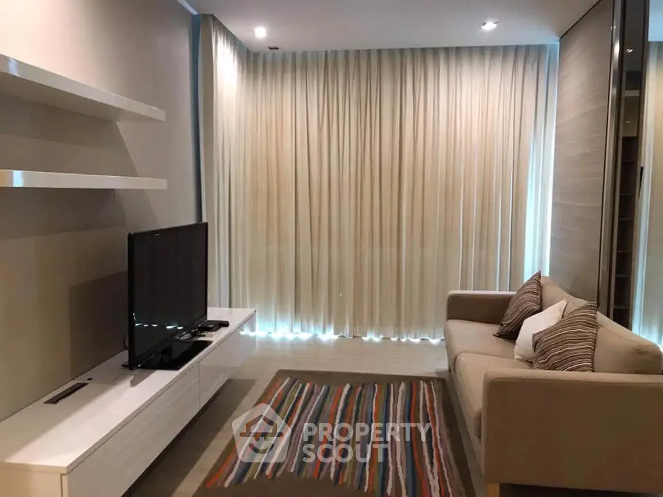  1 Bedroom Condo at The Room Sukhumvit 21-3