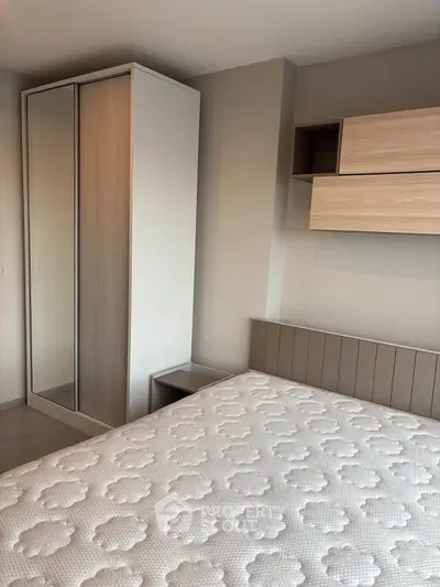 Modern bedroom with stylish wardrobe and cozy bed in a contemporary apartment.