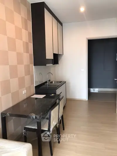 Fully Furnished 1 Bedroom Condo at The Capital Eakamai Thonglor-5