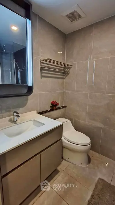 Modern bathroom with sleek fixtures and elegant tile design
