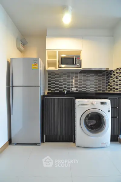 Fully Furnished 1 Bedroom Condo at Bangkok Feliz Sukhumvit 69-5