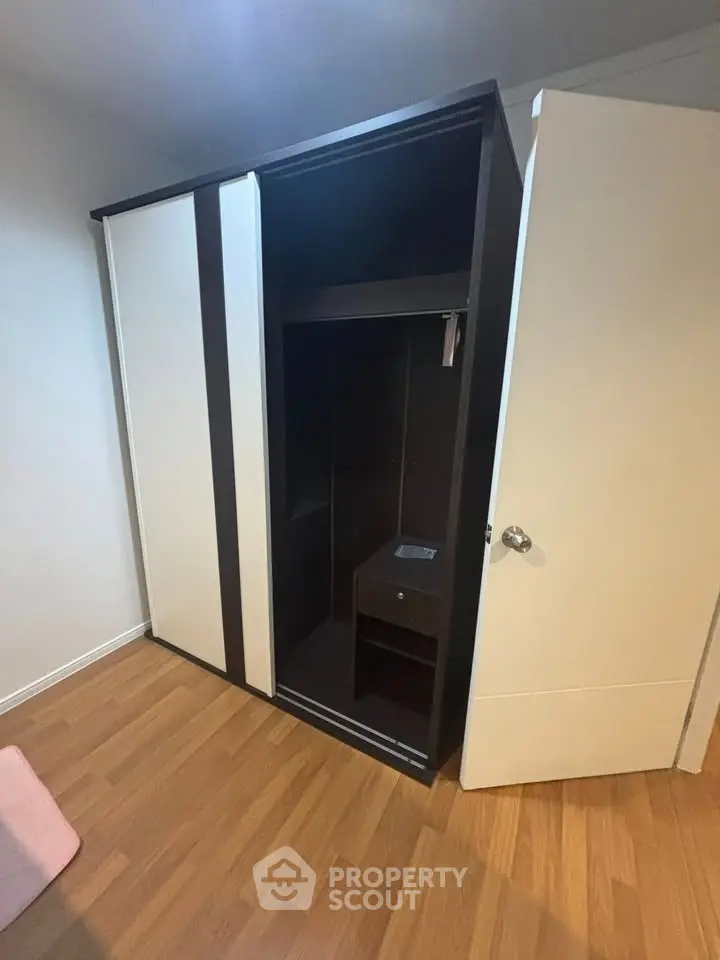 Spacious modern wardrobe with sleek design in a well-lit room, perfect for organized storage.
