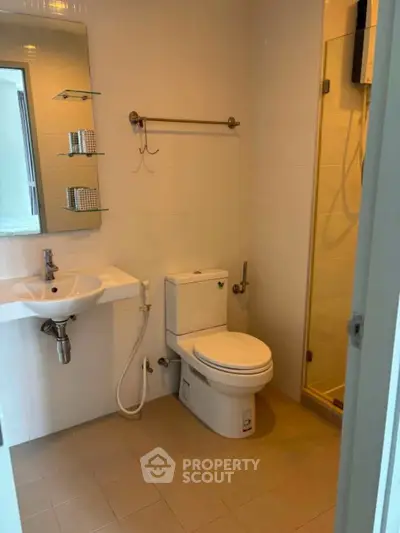 Modern bathroom with shower and sleek fixtures in a contemporary apartment.